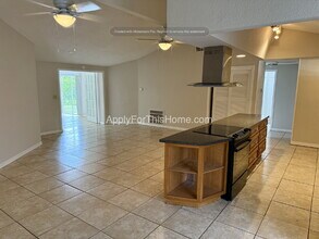 8804 Auburn Way in Tampa, FL - Building Photo - Building Photo