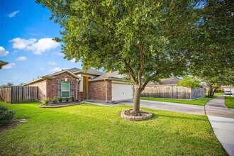 5427 Stonegate Dr in Richmond, TX - Foto de edificio - Building Photo