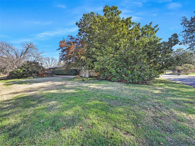 1102 N Graves St in McKinney, TX - Foto de edificio - Building Photo