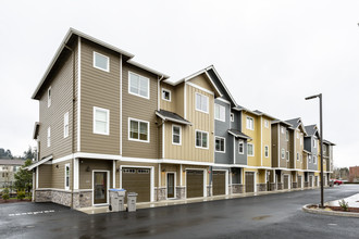 Oregon Street Townhomes in Sherwood, OR - Building Photo - Building Photo