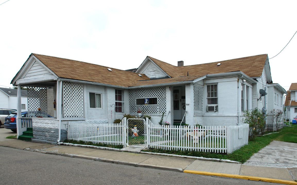 726 Crescent Rd in Charleston, WV - Building Photo