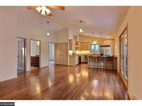 39 Grove St in St. Paul, MN - Building Photo - Building Photo