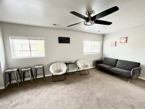 546 E Delno Dr in Millcreek, UT - Foto de edificio - Building Photo