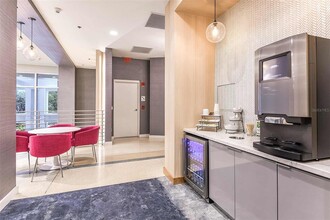 413 E Pine St in Orlando, FL - Building Photo - Building Photo