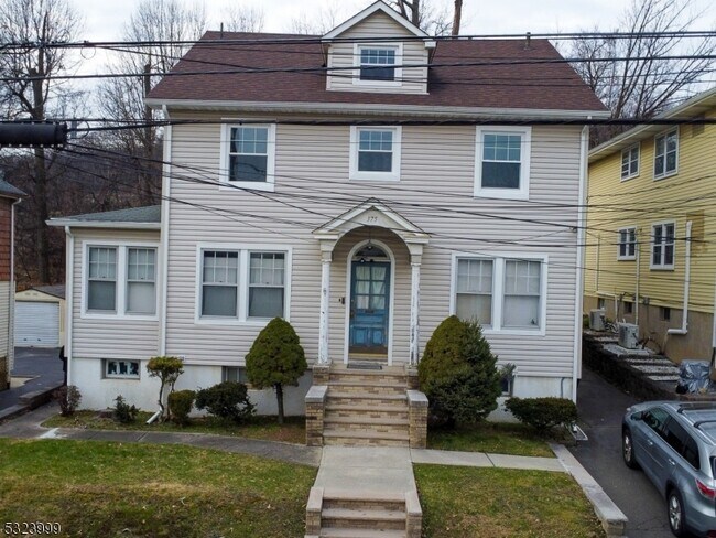 375 Southside Ave in Haledon, NJ - Foto de edificio - Building Photo