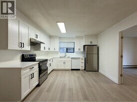 9580 Blundell Rd in Richmond, BC - Building Photo