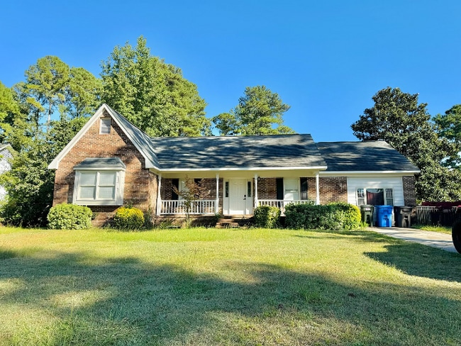 6079 Lakeway Dr in Fayetteville, NC - Foto de edificio - Building Photo
