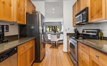 330 S Overlook Dr in San Ramon, CA - Building Photo - Building Photo