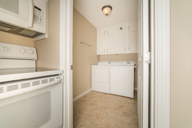 Heritage Park Apartments in Chanhassen, MN - Building Photo - Building Photo