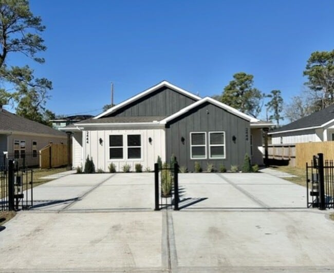 2444 Carmel St in Houston, TX - Foto de edificio - Building Photo