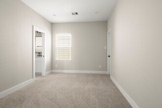 8404 Curry Rd in Houston, TX - Building Photo - Building Photo