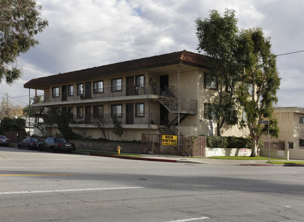 6556 Whitsett Ave in North Hollywood, CA - Building Photo