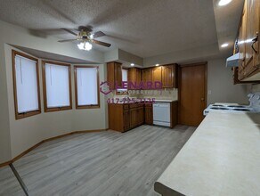 2206 W Austin St in Bolivar, MO - Building Photo - Building Photo