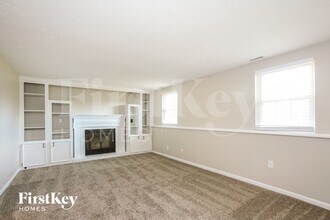 721 Sable Ridge Dr in Greenwood, IN - Building Photo - Building Photo