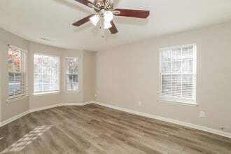 1052 Winterglen Way in Austell, GA - Building Photo - Building Photo