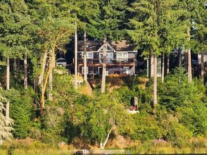 1941 E Trails End Dr in Belfair, WA - Building Photo - Building Photo