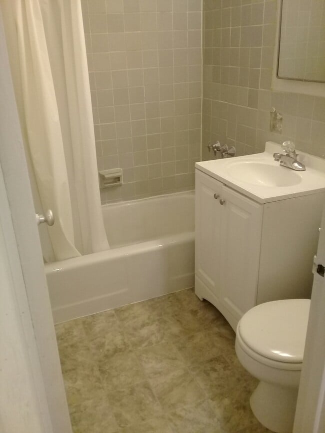 1121 ARLINGTON, Unit 211 in Arlington, VA - Building Photo - Building Photo