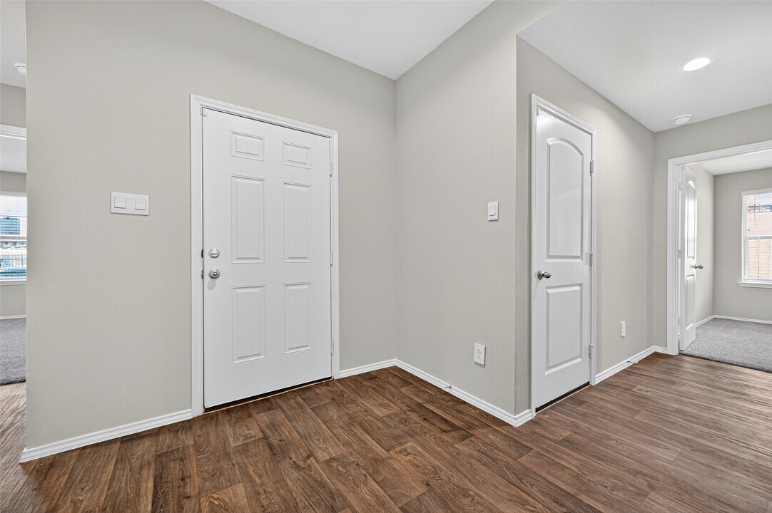 40320 Hilltop Pr Dr in Magnolia, TX - Building Photo