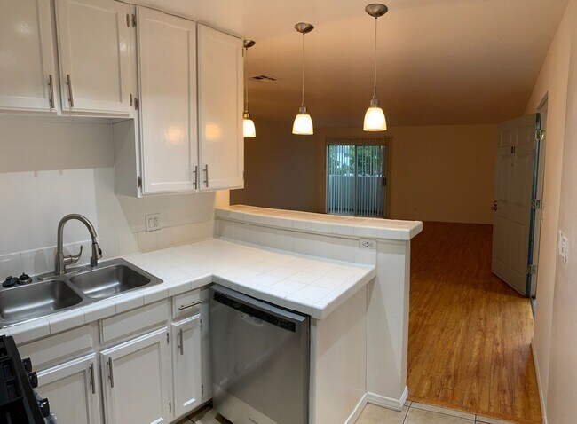 3042 Livonia Ave in Los Angeles, CA - Building Photo - Building Photo