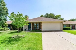 2022 Chalfont Dr in Carrollton, TX - Building Photo