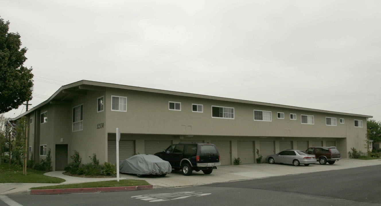 12330 Rosecrans Ave in Norwalk, CA - Foto de edificio