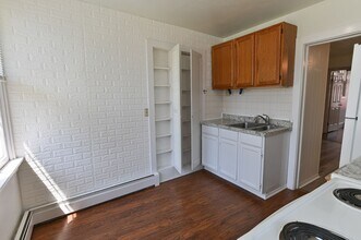 42 E Locust St in Mechanicsburg, PA - Building Photo - Building Photo