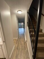 347 Oakland St in Manchester, CT - Building Photo