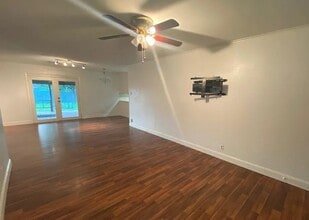 207 N 32nd St in Nederland, TX - Building Photo - Building Photo