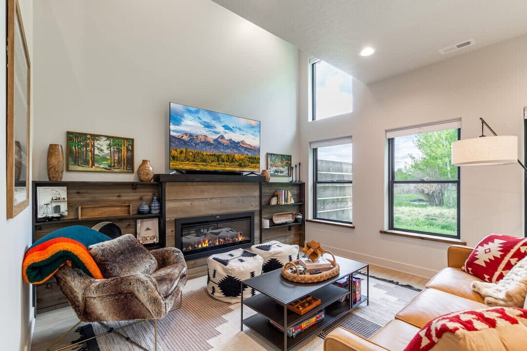 629 Stone Peak Lp in Driggs, ID - Building Photo