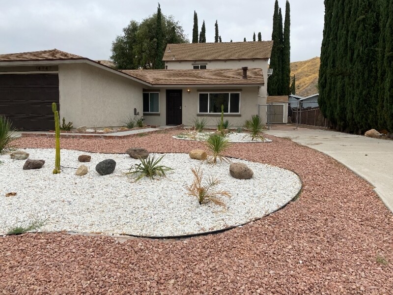14947 Daffodil Ave-Unit -B in Santa Clarita, CA - Building Photo