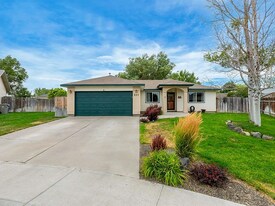 925 Haley Ct in Mountain Home, ID - Building Photo