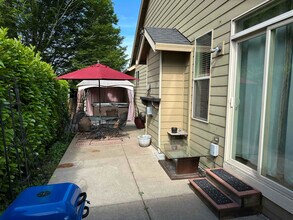 16138 NE Wasco Ct in Portland, OR - Building Photo - Building Photo