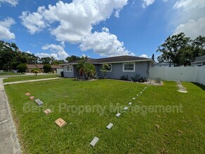 1002 Kirkland Dr in Tampa, FL - Building Photo - Building Photo