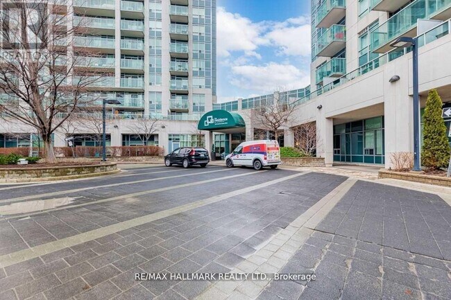 16 Harrison Garden Blvd in Toronto, ON - Building Photo - Building Photo