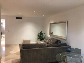 5839 SW 74th Terrace in South Miami, FL - Building Photo - Building Photo