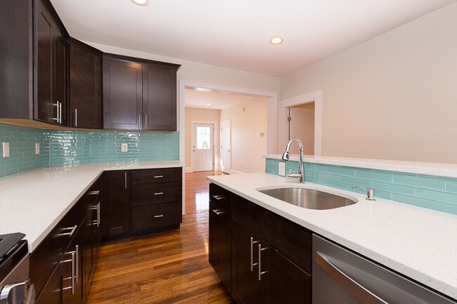 9 Rock Valley Ave, Unit 2 in Everett, MA - Foto de edificio - Building Photo