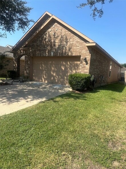 13126 Royal Bell Ct, Unit 2-2214 in Houston, TX - Foto de edificio - Building Photo