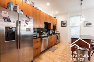 1407 N Wicker Park Ave, Unit 2 in Chicago, IL - Building Photo