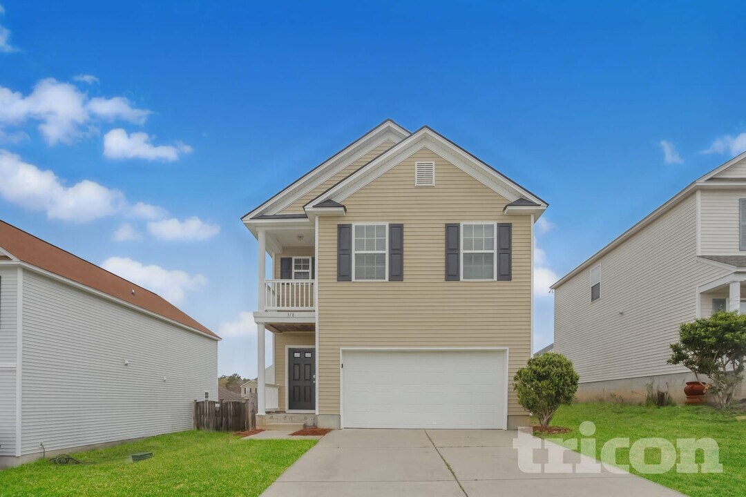 318 Cavalier Ln in Lexington, SC - Building Photo