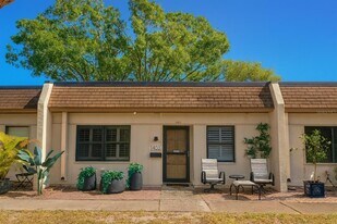 1403 Arrowhead Cir W in Clearwater, FL - Building Photo