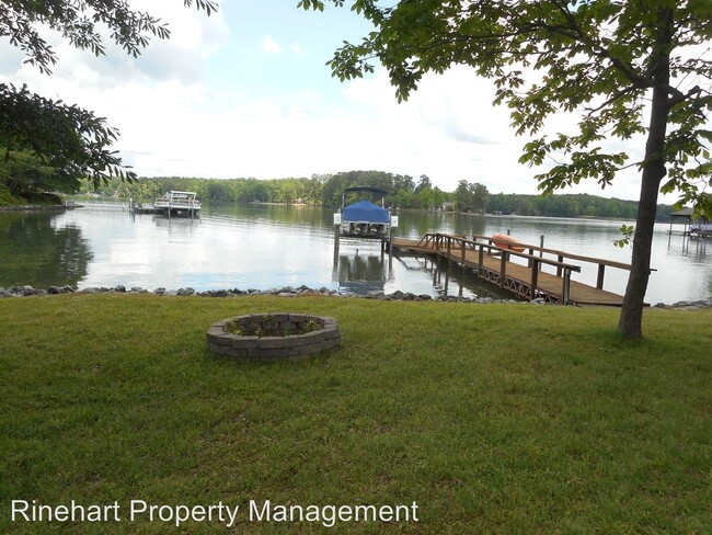 4640 Allison Creek Rd in York, SC - Foto de edificio - Building Photo