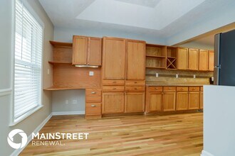 417 NE Colonial Ct in Lee's Summit, MO - Building Photo - Building Photo