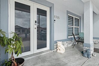8765 NW 111th Terrace in Hialeah Gardens, FL - Building Photo - Building Photo