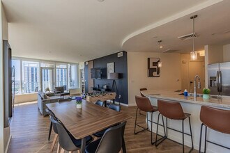 44 W Monroe St in Phoenix, AZ - Foto de edificio - Building Photo