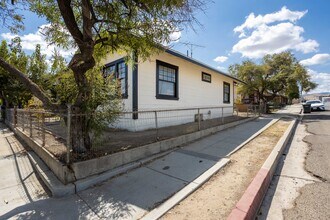 331 San Emidio St in Taft, CA - Building Photo - Building Photo