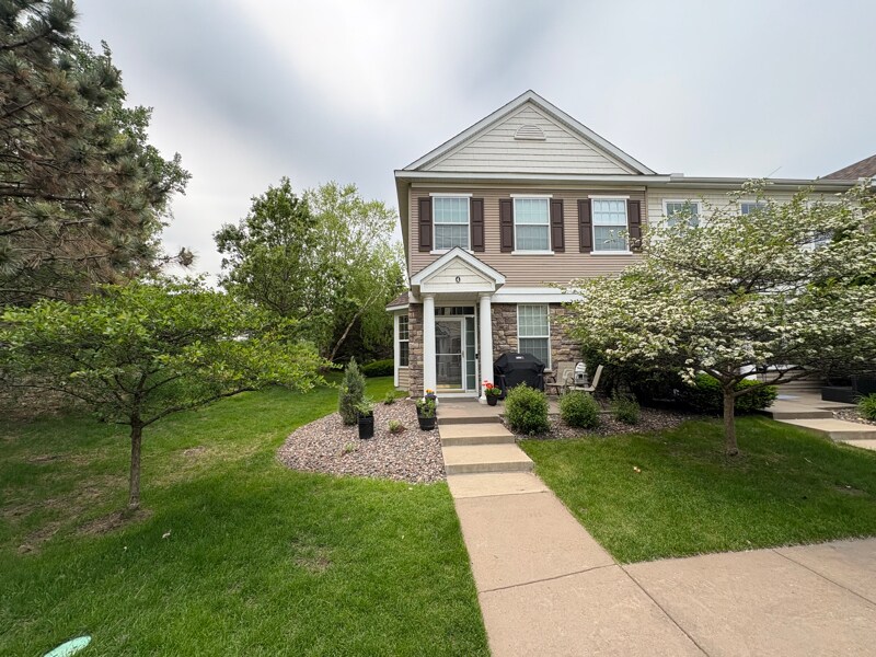 1618 Woodlynn Ave in St. Paul, MN - Building Photo