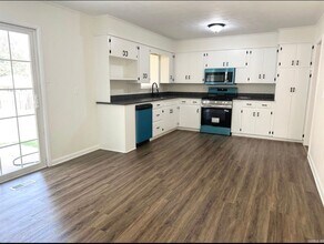 702 E Military Dr in North Little Rock, AR - Building Photo - Building Photo