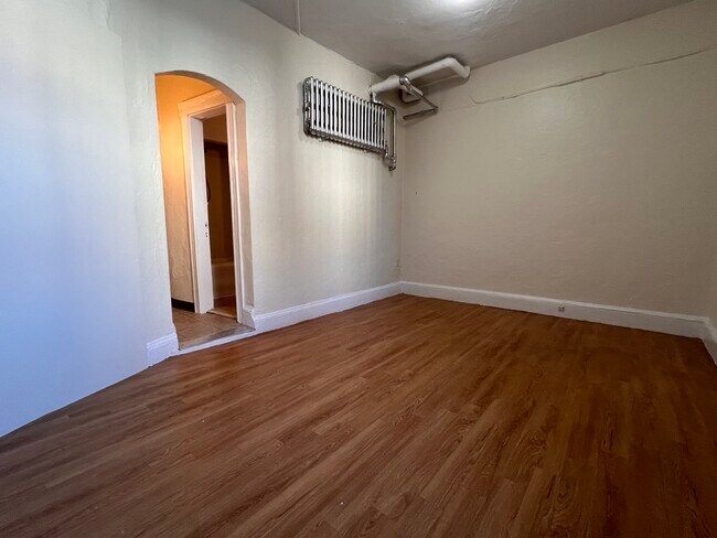 2035 Commonwealth Ave, Unit B in Boston, MA - Building Photo - Building Photo