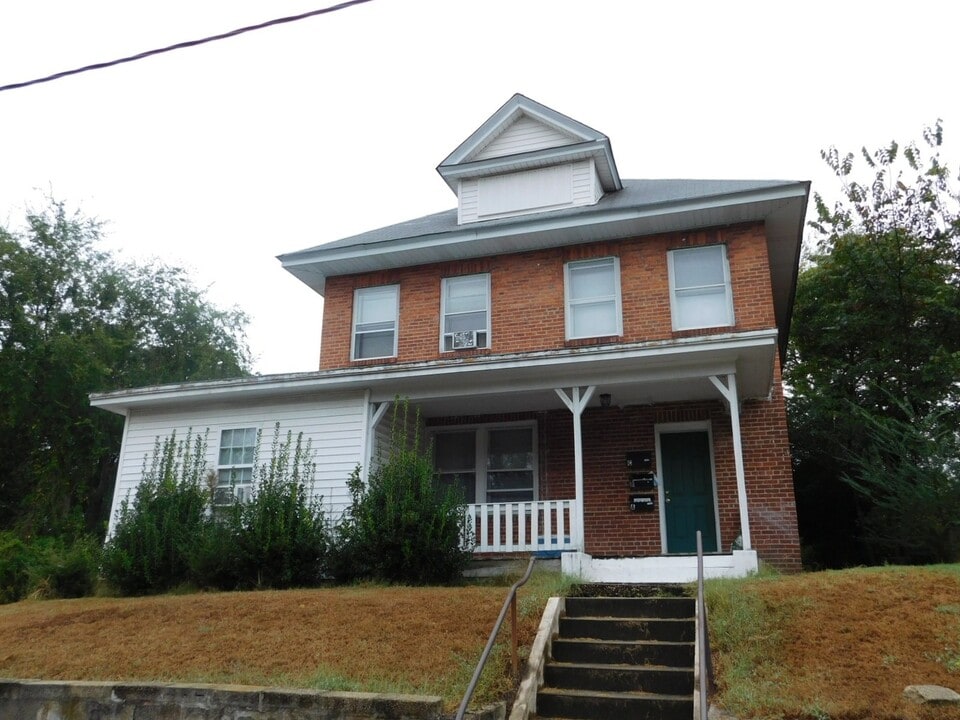 601 E Broadway in Hopewell, VA - Building Photo