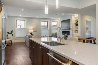 50 Maplewood Ave in Portsmouth, NH - Building Photo - Building Photo